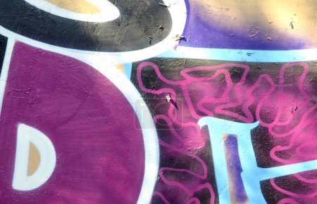 Bunte Hintergrund der Graffiti-Malerei Kunstwerke mit hellen Aerosolumrissen an der Wand. Street Art der alten Schule mit Spraydosen. Zeitgenössische Jugendkultur