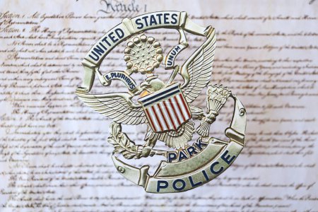 Foto de KYIV, UCRANIA - 9 de marzo de 2024 US United States Park Police badge on United States Constitution close up - Imagen libre de derechos