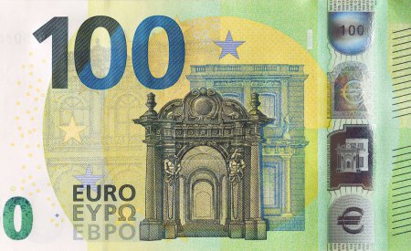 Téléchargez les photos : Fragment d'un billet de cent euros. Détails du billet de 100 euros en monnaie de l'Union européenne close up - en image libre de droit