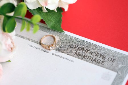 Certificat canadien d'enregistrement de mariage document vierge et alliance close up