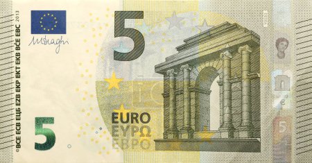 Téléchargez les photos : Fragment d'un billet de cinq euros. Détails colorés du billet de cinq euros en monnaie de l'Union européenne close up. - en image libre de droit