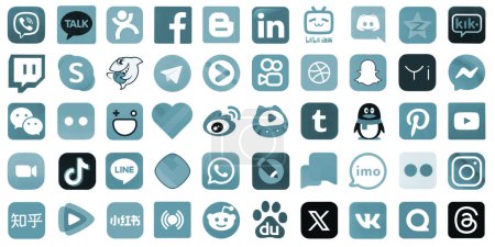 Téléchargez les photos : KYIV, UKRAINE - 1er AVRIL 2024 De nombreuses icônes des médias sociaux populaires, messagers, plates-formes de partage vidéo et autres services smartphone imprimés sur papier blanc en couleur bleue - en image libre de droit