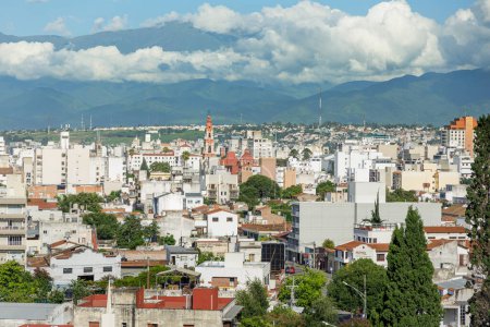 Luftaufnahme der Stadt Salta in Argentinien.
