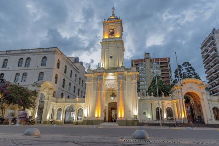 Kathedrale des Heiligen Erlösers bei Nacht in San Salvador de Juy.