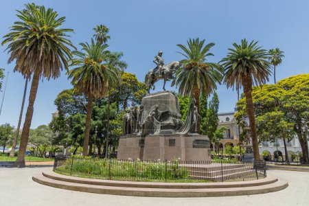Statue of General Juan Antonio Alvarez de Arenales in the central square of the city of Salta.