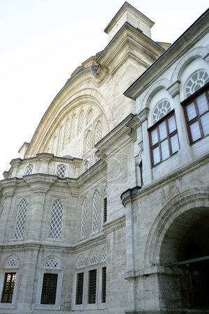 L'arrière de la mosquée Nuruosmaniye, construite par les sultans dans la municipalité de Fatih à Istanbul