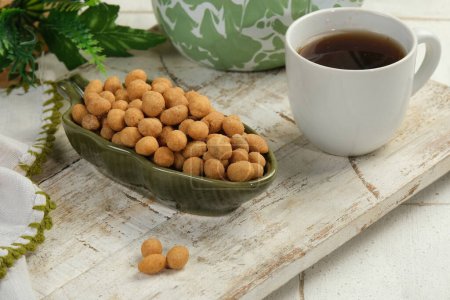 Kacang Telur ou oeuf cacahuète, indonésien typique maison croustillant snack frit,