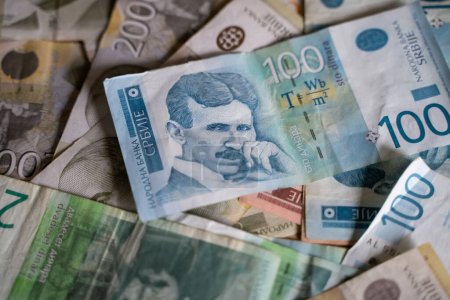Serbische Währung hundert Banknoten Dinar