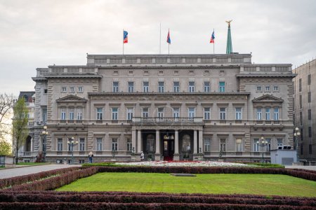 Foto de Stari dvor fue la residencia real de la dinastía Obrenovic. Hoy alberga la Asamblea de la Ciudad de Belgrado. Belgrado, Serbia - 1 de abril de 2023. - Imagen libre de derechos