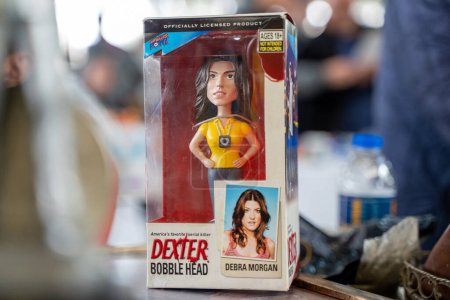 Foto de Debra Morgan figura personaje bobblehead en la serie de televisión Dexter en el mercado de pulgas. Ankara, Turquía - 7 de mayo de 2023. - Imagen libre de derechos