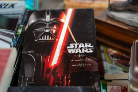 Téléchargez les photos : DVD de Star Wars au marché aux puces. Ankara, Turquie - 7 mai 2023. - en image libre de droit