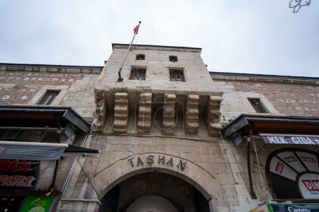 Foto de El histórico edificio de Tashan (Voyvoda Han) en el centro de la ciudad de Tokat. Tokat, Turquía - 10 de mayo de 2023. - Imagen libre de derechos