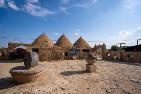 Foto de Casas de la colmena Harran. Casas rupestres históricas en Sanliurfa, Turquía. - Imagen libre de derechos