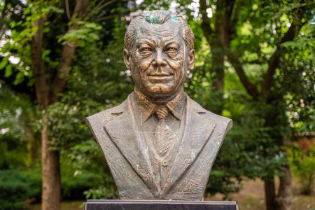 Photo for Willy Brandt bust statue in the park in ili district of Istanbul. Willy Brandt was a German politician. Istanbul, Turkey - June 20, 2023. - Royalty Free Image