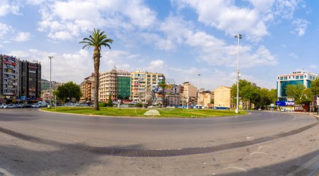 Téléchargez les photos : Vue panoramique 9 September Square dans le quartier Basmane. Izmir, Turquie - 1er juillet 2023. - en image libre de droit
