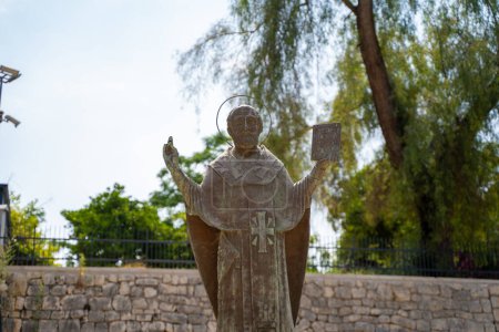 Foto de Estatua de San Nicolás en la Iglesia de San Nicolás, Demre Myra. Antalya, Turquía - 10 de julio de 2023. - Imagen libre de derechos
