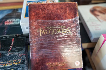 Téléchargez les photos : The Lord of the Rings The Two Towers, édition spéciale DVD au marché aux puces. Ankara, Turquie - 6 août 2023. - en image libre de droit