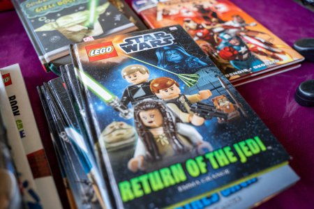Téléchargez les photos : LEGO Star Wars : Retour du livre Jedi au marché aux puces. Ankara, Turquie - 6 août 2023. - en image libre de droit