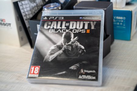 Foto de Call of Duty Black Ops 2 CD de PlayStation en el mercado de pulgas. Ankara, Turquía - 6 de agosto de 2023. - Imagen libre de derechos