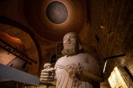 Foto de Estatua del rey Mutallu en el Museo de las Civilizaciones Anatólicas (Anadolu Medeniyetleri Muzesi). Ankara, Turquía - 16 de agosto de 2023. - Imagen libre de derechos