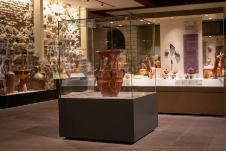 Foto de Artefactos expuestos en el Museo de las Civilizaciones Anatólicas (Anadolu Medeniyetleri Muzesi). Ankara, Turquía - 16 de agosto de 2023. - Imagen libre de derechos