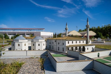 Foto de Miniatura de Hansaray en el parque Esminyaturk. El Palacio del Khan se encuentra en la ciudad de Bakhchysarai, Crimea. Eskisehir, Turquía - 10 de octubre de 2023. - Imagen libre de derechos