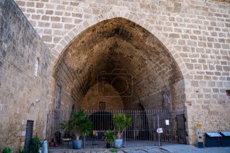 Téléchargez les photos : Porte de la Terre (Ravelin) dans les Fortifications de Famagouste. Famagusta (Gazimagusa), Chypre du Nord - 8 novembre 2023. - en image libre de droit