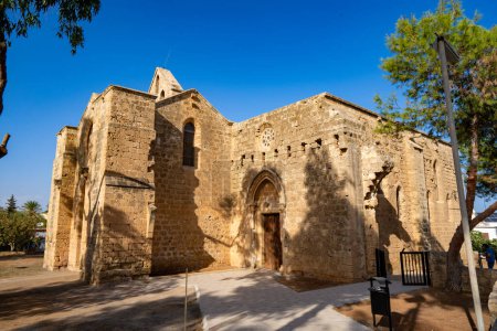 Téléchargez les photos : Eglise nestorienne (Eglise de Saint Georges l'Exileur) dans la vieille ville de Famagouste. Famagusta (Gazimagusa), Chypre du Nord - 8 novembre 2023. - en image libre de droit
