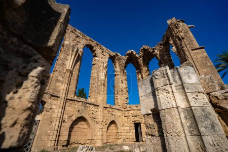 Téléchargez les photos : Eglise de Saint Georges des Latins ruines dans la vieille ville de Famagouste. - en image libre de droit
