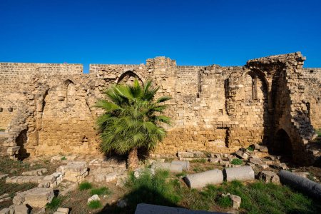 Téléchargez les photos : Hôpital de Saint-Antoine ruines dans la vieille ville Famagusta. Il est considéré comme l'un des premiers hôpitaux Lepra au monde. - en image libre de droit