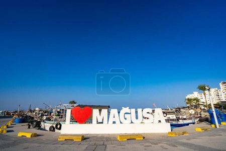 Téléchargez les photos : J'aime Magusa (Famagusta) signe. Famagusta (Gazimagusa), Chypre du Nord - 8 novembre 2023. - en image libre de droit