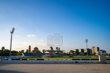 Téléchargez les photos : Stade Dr Fazil Kucuk à Famagouste. Famagusta (Gazimagusa), Chypre du Nord - 8 novembre 2023. - en image libre de droit