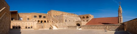 Téléchargez les photos : Vue panoramique Monastère Mor Gabriel. Le monastère Mor Gabriel, également connu sous le nom de Deyrulumur, est le plus ancien monastère syro-orthodoxe survivant au monde. Midyat, Mardin, Turquie. - en image libre de droit