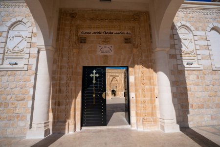 Téléchargez les photos : Le monastère Mor Gabriel, également connu sous le nom de Deyrulumur, est le plus ancien monastère syro-orthodoxe survivant au monde. Mardin, Turquie - 31 octobre 2023. - en image libre de droit