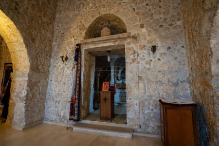 Téléchargez les photos : Le monastère Mor Gabriel, également connu sous le nom de Deyrulumur, est le plus ancien monastère syro-orthodoxe survivant au monde. Mardin, Turquie - 31 octobre 2023. - en image libre de droit
