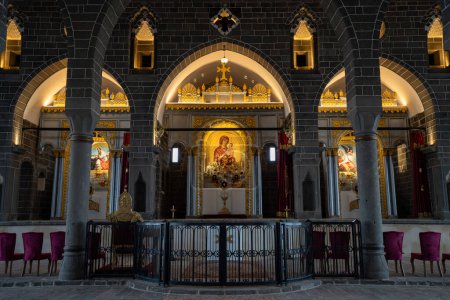 Téléchargez les photos : L'église Saint-Giragos ou Surp Giragos est une église apostolique arménienne historique. Diyarbakir, Turquie - 3 novembre 2024. - en image libre de droit