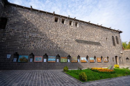 Téléchargez les photos : Le manoir Cemil Pasa (musée municipal de Diyarbarkir) est l'une des rares structures existantes qui abrite les qualités des maisons traditionnelles de Diyarbakir. Diyarbakir, Turquie - 3 janvier 2024. - en image libre de droit