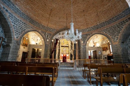Téléchargez les photos : L'église Sainte-Marie (Meryem Ana Kilisesi) est une église syriaque orthodoxe de Diyarbakir. Diyarbakir, Turquie - 3 janvier 2024. - en image libre de droit