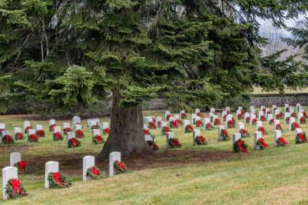 Téléchargez les photos : Couronnes de Noël au cimetière national des soldats, Gettysburg, Pennsylvanie États-Unis, Gettysburg, Pennsylvanie - en image libre de droit