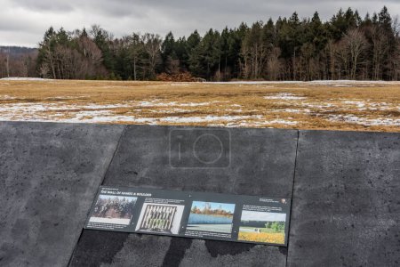 Téléchargez les photos : The Wall of Names and Boulder, Flight 93 National Memorioal, Pennsylvania USA, Stoystown, Pennsylvania - en image libre de droit