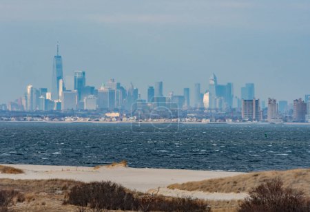 Téléchargez les photos : New Yorks Skyscrapers from North Beach, Sandy Hook NJ USA, Middletown Township, New Jersey - en image libre de droit