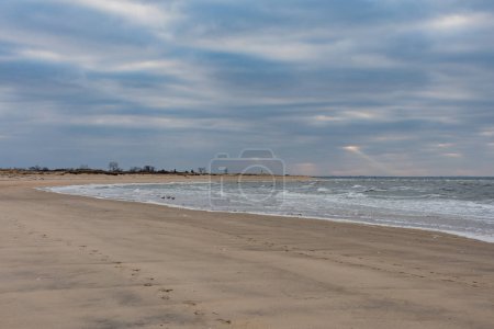 Téléchargez les photos : A Winter Afternoon Walk on North Beach, Sandy Hook NJ USA, Middletown Township, New Jersey - en image libre de droit
