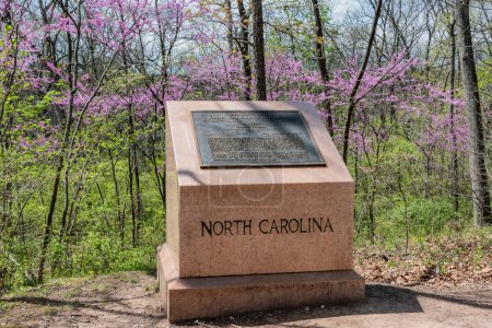 Téléchargez les photos : Visite du monument de l'État de Caroline du Nord un après-midi de printemps, Gettysburg PA USA, Gettysburg, Pennsylvanie - en image libre de droit