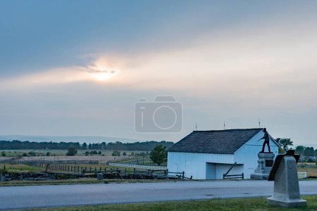 Téléchargez les photos : Coucher de soleil à la Ferme Bryan, Gettysburg Battlefield Pennsylvanie USA - en image libre de droit