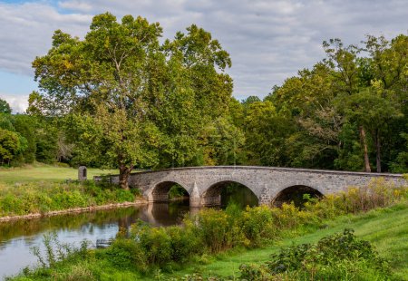 Téléchargez les photos : Burnside Bridge on a Late Summer Afternoon, Antietam National Battlefield, Maryland États-Unis - en image libre de droit