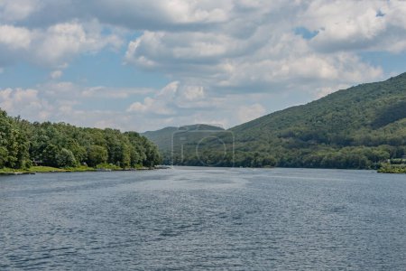 Foto de El hermoso río Susquehanna en un día de verano, Williamsport, Pennsylvania, EE.UU. - Imagen libre de derechos