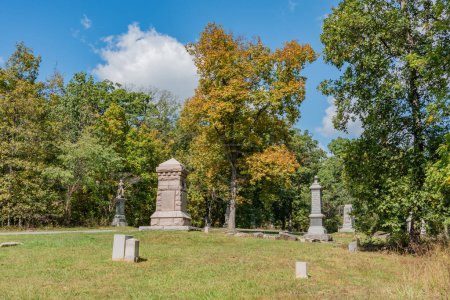 Téléchargez les photos : Une marche d'automne sur Culps Hill, Gettysburg Pennsylvanie USA - en image libre de droit