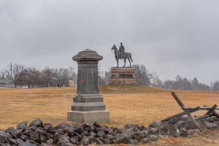 Téléchargez les photos : Statue du Général Meade un jour de pluie, Gettysburg Pennsylvanie USA - en image libre de droit