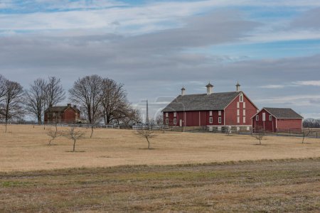 Foto de The Codori Barn and Sherfy House from the Fields of Picketts Charge, Gettysburg Pensilvania EE.UU. - Imagen libre de derechos