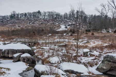 Steg über Plum Run an einem verschneiten Januartag, Gettysburg Pennsylvania USA